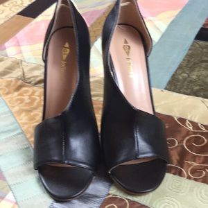 NWOT Oli Open Side Heels